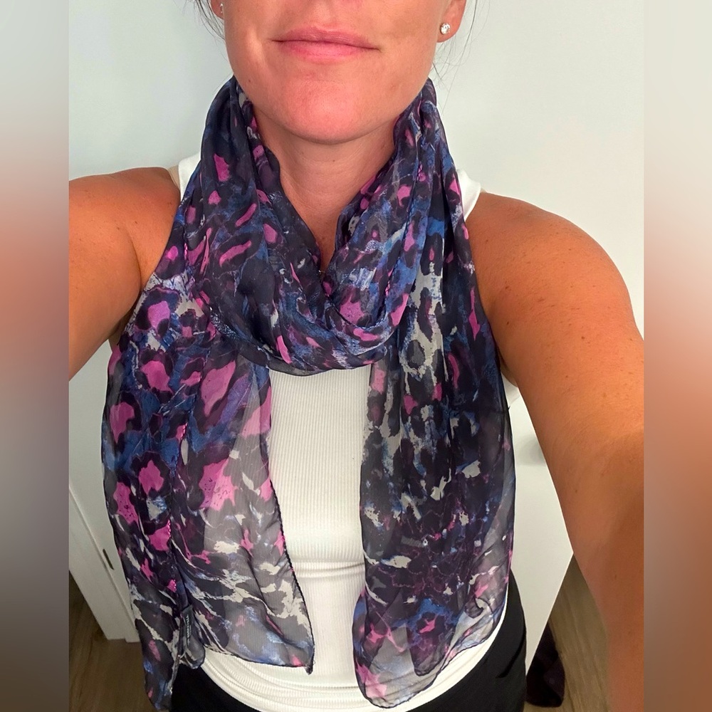 Alexander McQueen animal print 100% silk scarf